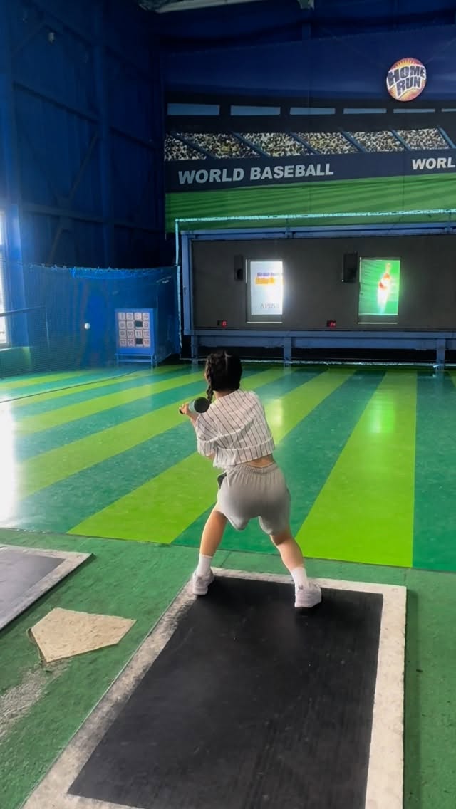 越まりん、バッティングセンターでバントを披露「可愛すぎる」と話題に