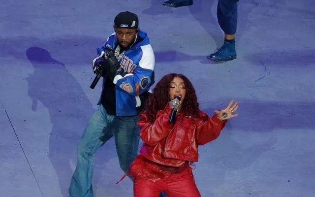 圧巻のハーフタイムショー！SZAがケンドリック・ラマーと共にスーパーボウル2025の会場を沸かせる