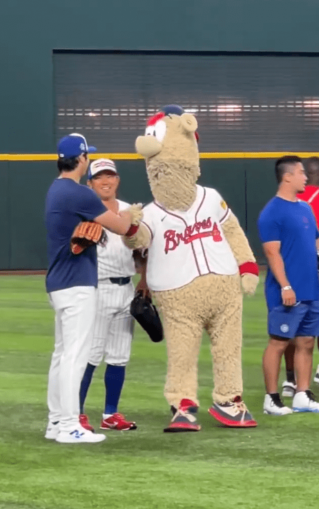 MLBマスコット・ブルーパー「翔平と昇太にあえてよかったです！」