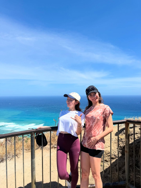 「Hawaiiにいますっ」加護亜依、美スタイル際立つスパッツスタイルでパシャリ！