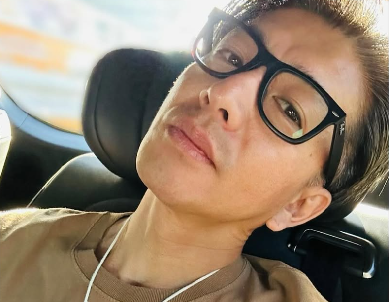 「車内ショットが渋すぎる！」木村拓哉、撮影現場へ“早朝100キロ移動”にプロ魂炸裂！