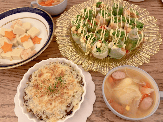 4児の母・辻希美が前日のカレーをアレンジ🍛豪華な食卓が話題に