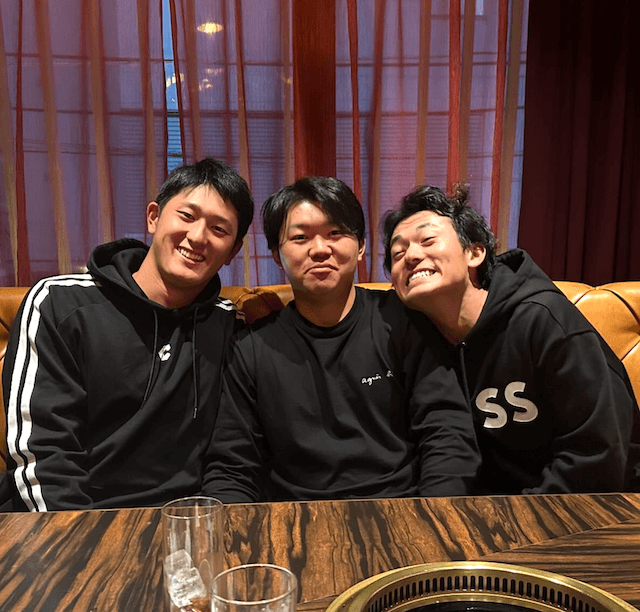 DeNA・林琢真、阪神移籍の楠本とのオフショット公開！