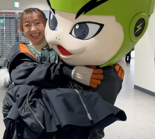 「うらやまけしからん！！」元SKE48の美女が、あの人物に”お姫様抱っこ”されてしまう？爆笑ブレンド動画に反響続出