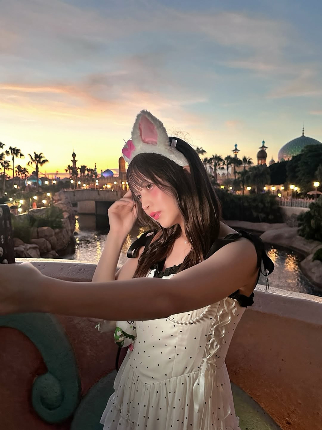 「画面に写る全部がきれい！」黒嵜菜々子、夕暮れ時のディズニーシーでのエモい写真をファンに大公開！