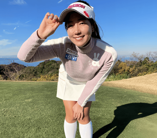 「厄年らしい…」カメラ目線で覗き込む美女ゴルファー、エピソードをファンに質問「あなたが綺麗で厄よけできました」