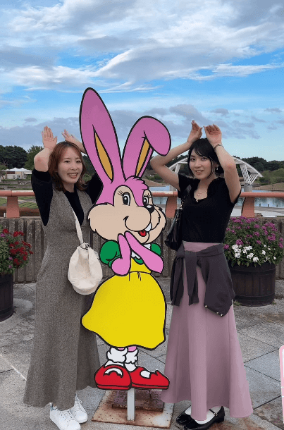 「うさポーズ可愛すぎ」元ウェザーニュースの美女キャスター、”花絶景いばらきフォトコン”ムービー披露でファン感激！