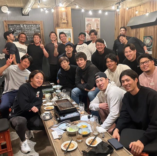 ロッテ・石川慎吾、豪華メンバーと食事へ✨「慎吾ちゃんとご飯行ける世界線💖」