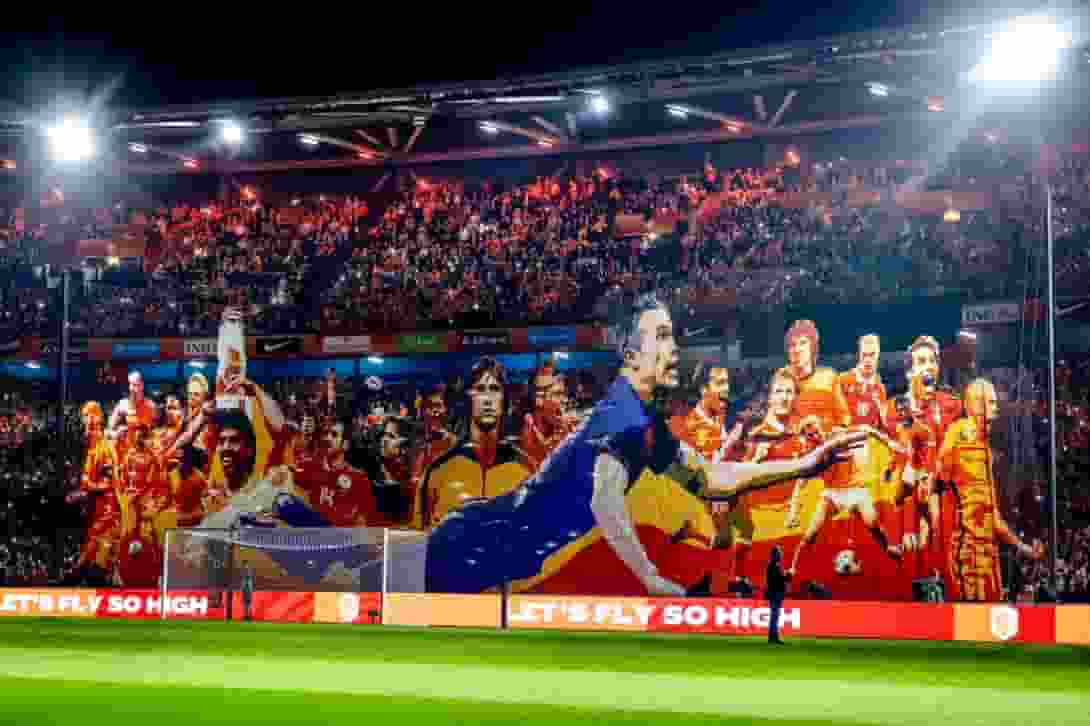 ロビン・ファン・ペルシー、オランダ代表戦前のバナーに登場！