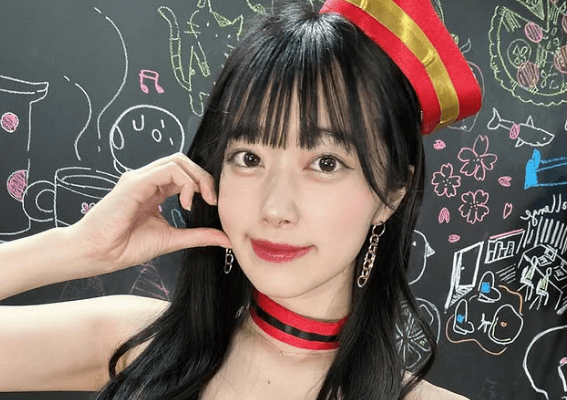 「ネットニュースで見ました！」黒髪の人気ラウンドガール、”片割れのほっぺた・ハートショット”にファン・ノックアウト！