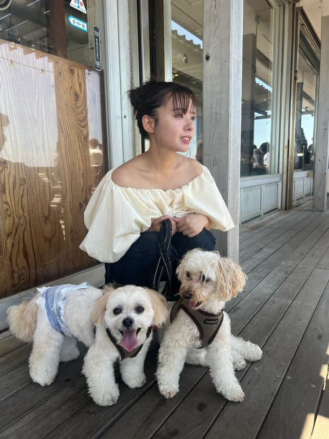 山田菜々、愛犬との朝時間を公開「おはようございます」と爽やかショット