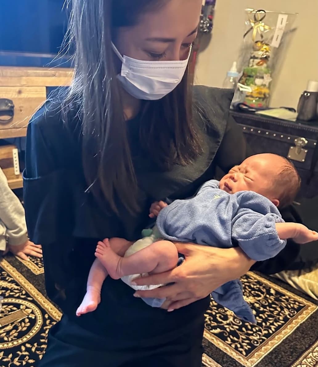 熊切あさ美、あの人気元プロゴルファーの赤ちゃんを抱っこしている2ショット公開！「めちゃかわいい♡」