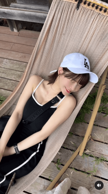 ドキッ！人気女性タレントの“寝たふり”に「眠れる森の美女」の声続出！