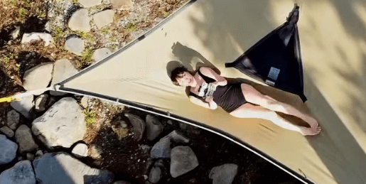 シンガーソングライターのサウナ美女子、サ活で空中ハンモックムービーを披露！ファン注目の眼差し