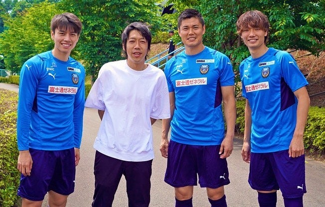 中村憲剛さんが川崎Fの“謎の練習生”と4Sを披露✨豪華メンツ集合に「今日見学に行きたかったー😂」