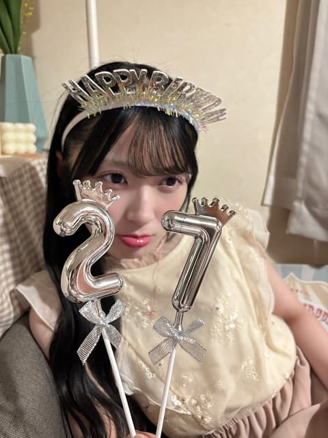 元AKB48の新人声優が実妹メンバーのお誕生日をお祝い！間違えて買った数字バルーンを「使っていいよって…」