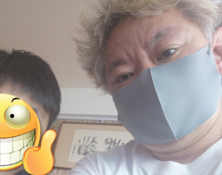 「ローリング・ストーンズ×ニルヴァーナ親子コーデ！」鈴木おさむ、息子とのロックTシャツ2ショットを公開