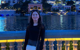 西村優菜、ラスベガスの噴水前で“人生スーパーハッピー”宣言「好きなことを仕事にできて幸せ」