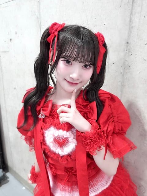 黒髪ライブ新鮮すぎた」イコラブ 齋藤樹愛羅、真っ赤な新曲衣装