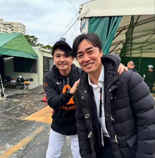 和田毅がかつてのチームメイトらと遭遇！「スギと一緒に写真撮れて良かった」