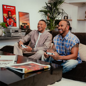 エムバペとルイス・ハミルトンがゲーム対決！スポーツ界のスター同士の共演にファン歓喜！