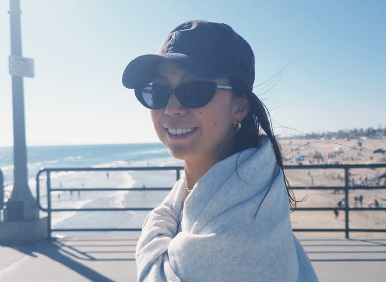 感謝あふれる笑顔、プロサーファー水野亜彩子が見せたHuntington Beachでの爽快ショット