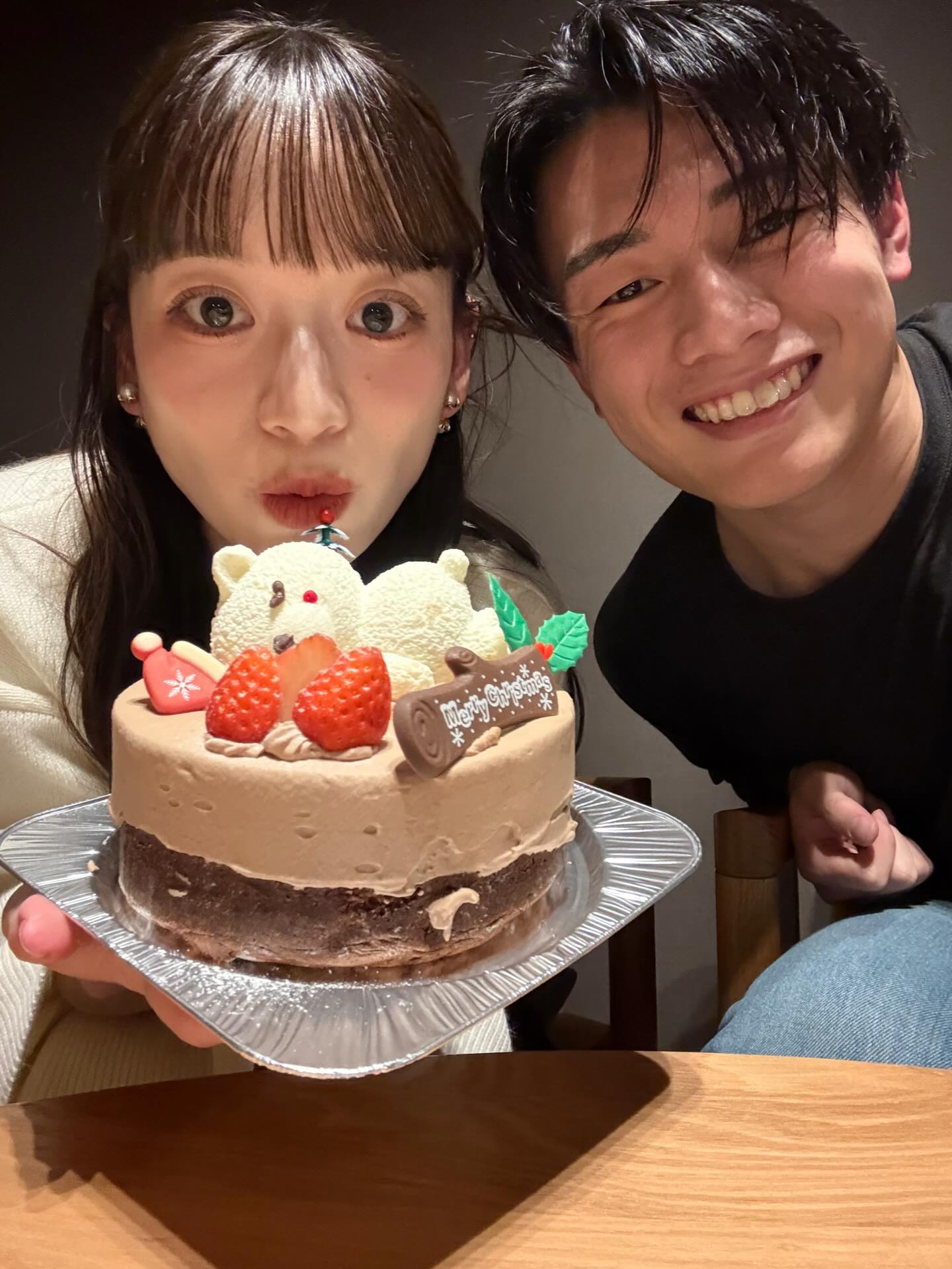 上田綺世がクリスマスのひとときを公開　夫婦ショットに反響続々