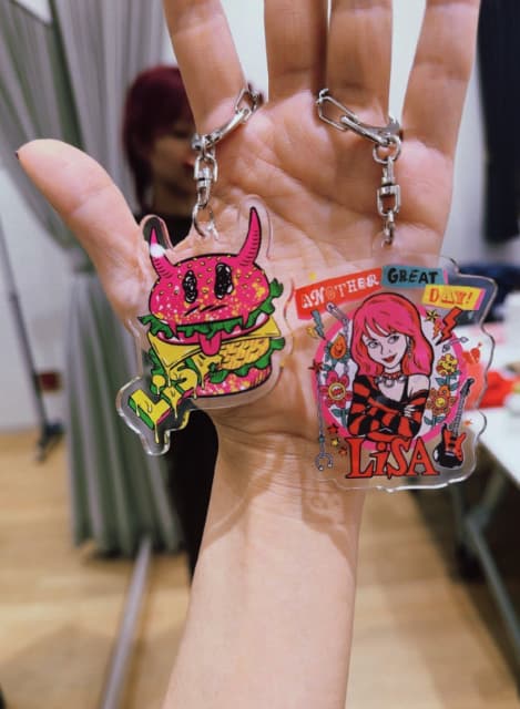 「めちゃめちゃかわいい‥」LiSAがアメリカツアーグッズとその想いをシェア