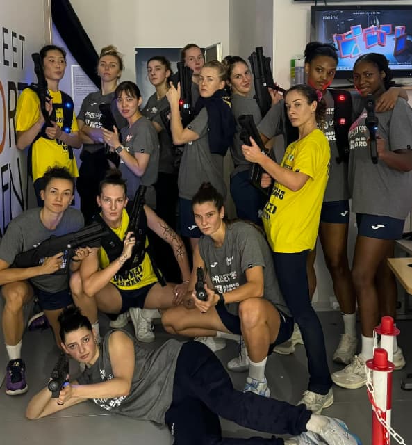 関菜々巳が10月の思い出を投稿！チームメイトとの仲も良好