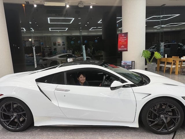 女子プロゴルファー・政田夢乃、ホンダカーズ南札幌を訪問「NSXめっちゃカッコよかった」