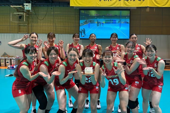 世界バレーまであと少し。女子バレー日本代表、中川つかさの25歳の誕生日は合宿中にお祝い