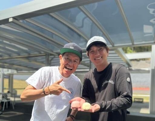 上地雄輔、ろみひー還暦とW祝い！笑顔あふれる記念ショット