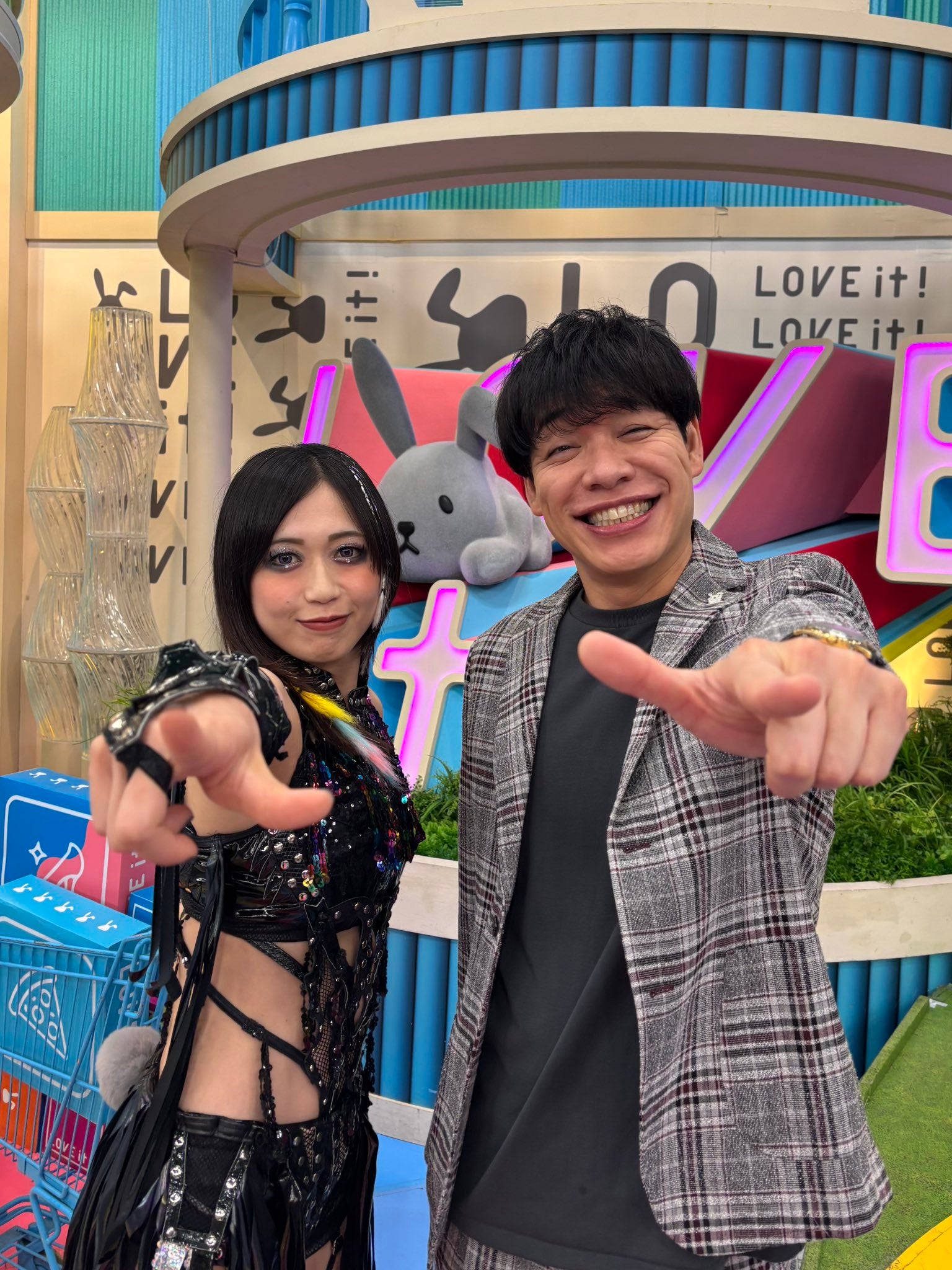 麒麟マネージャーが川島とラヴィット！レギュラーの“あのプロレスラー”とのツーショットを公開！