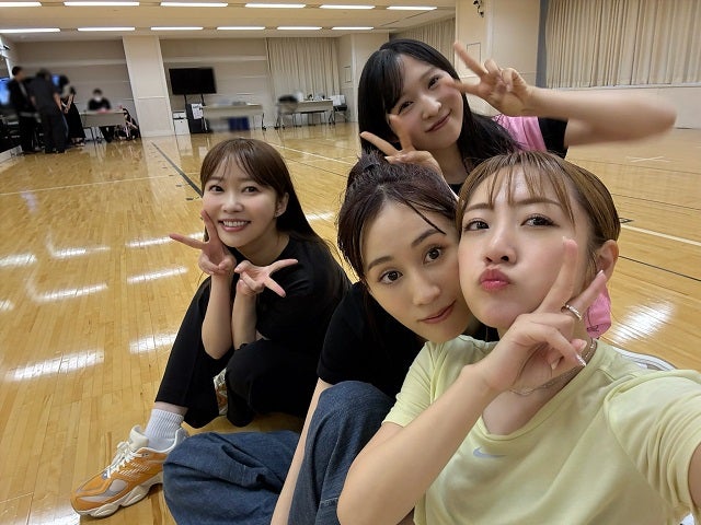 豪華すぎる面々!!高橋みなみが小栗有以&元AKB48レジェンドたちとのレッスンショットを公開！