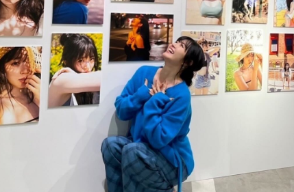 鈴木愛理、2025カレンダー＆フォトブック大好評！直接お渡し会も大盛況