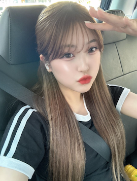 「ハーフアップ似合いすぎなんだがー！？」と人気Youtuberの髪型にコメント殺到！