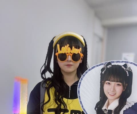 「見た瞬間吹きました」アイドルが提案したグッズまみれの”ライブファッション”にファン爆笑！