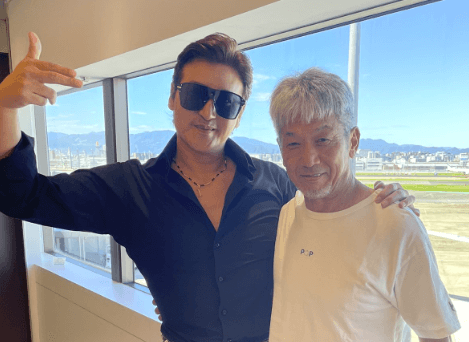 オフの新庄剛志に「やはりカッコいい」球界レジェンドの2ショットが話題「男前が2人」