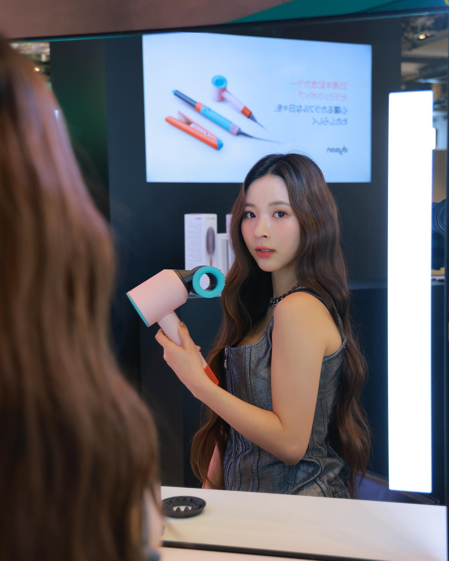 ミチのさらさら髪の秘訣はDysonにあり!? その性能を自ら証明!!