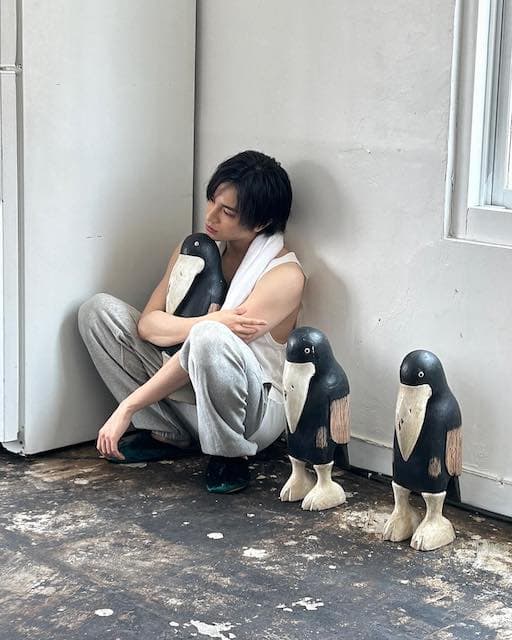 中島健人が抱きしめショットを公開⁉️💖「流石にかっこよすぎる」