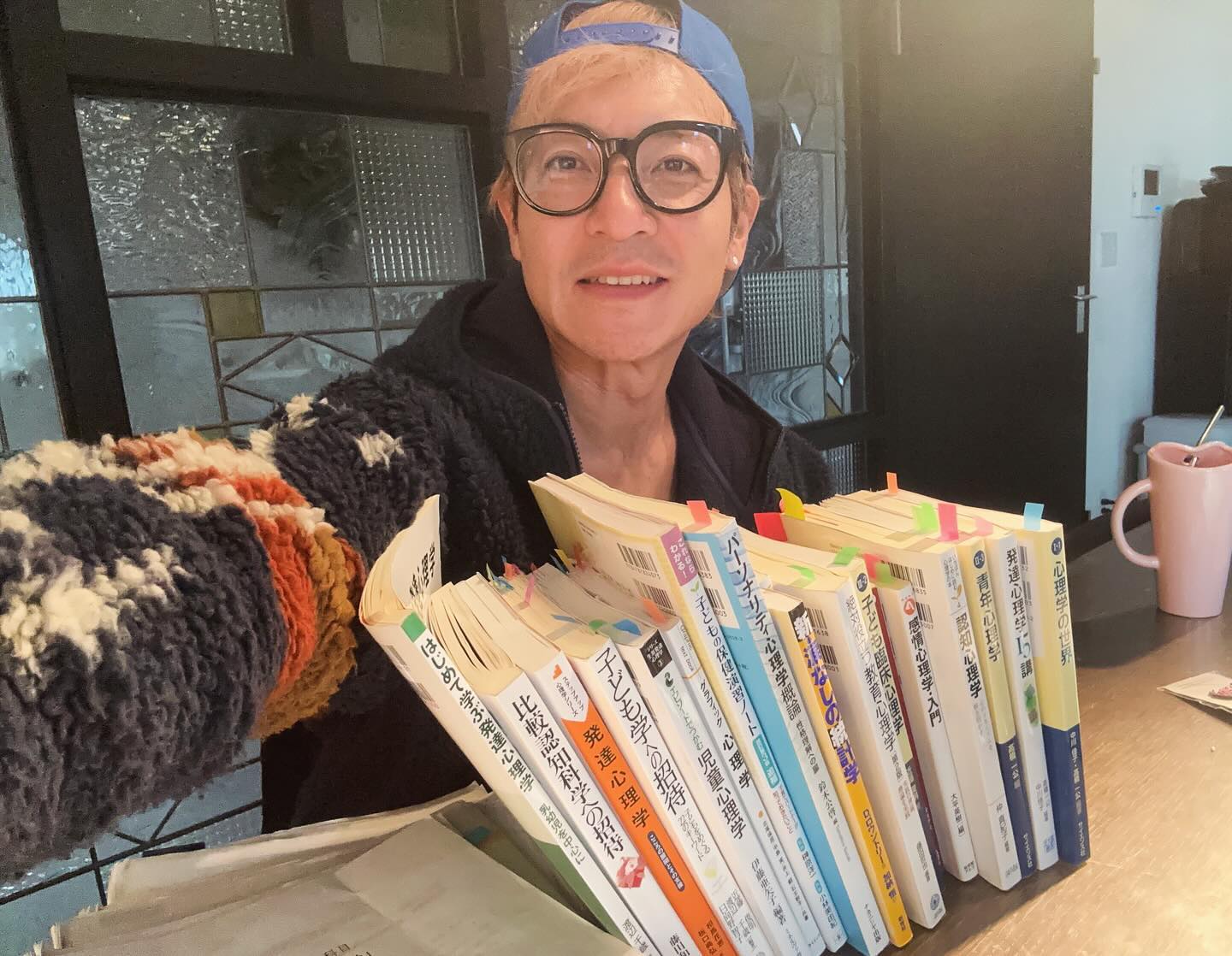 「1年間お世話になったテキストたち📚」つるの剛士が