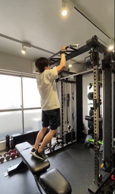 「今日も元気にマッソォ!!!」人気声優が筋トレムービーを公開！ストイックな姿にファンから称賛の声