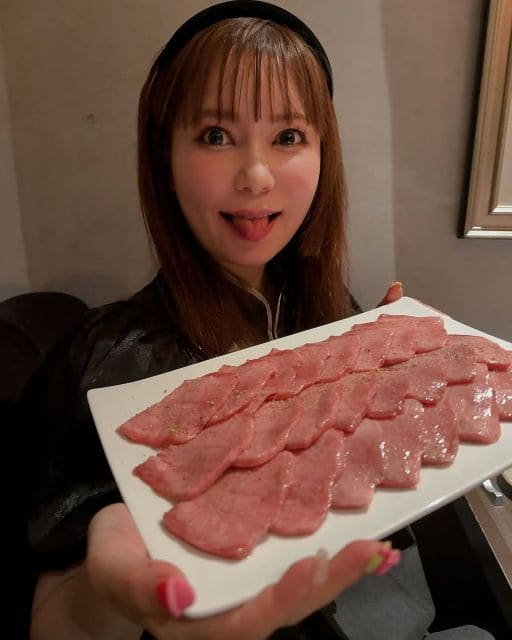 「牛タンしょこたんたんたかたん！」中川翔子、誕生日祝われ