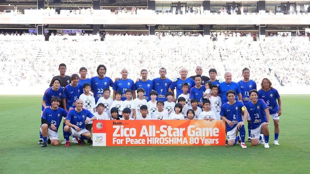 “あのレジェンドたち”が再集結…芝の上で叶った奇跡の一枚