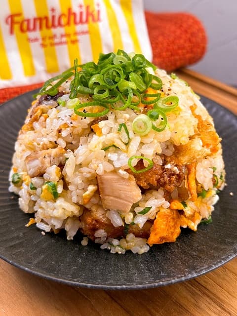 「余ったファミチキ？」人気レシピ研究家の投稿がパワーワードすぎると話題に