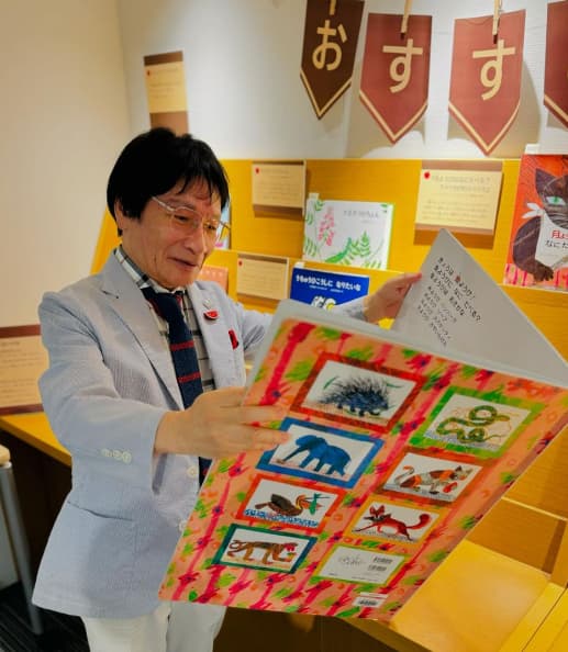 尾木ママ　ハンディのある子どもたちのために！多摩図書館で布の絵本を体験