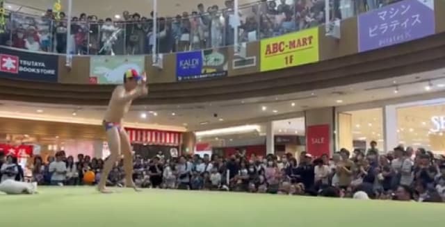 「宮交シティでコール&レスポンス」小島よしおが営業先で大盛り上がりのおっぱっぴー！