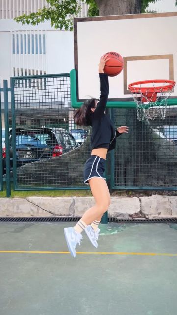 バスケット系インフルエンサーすみぽんが華麗にダンクをキメる！可愛すぎるガッツポーズにファンメロメロ！？