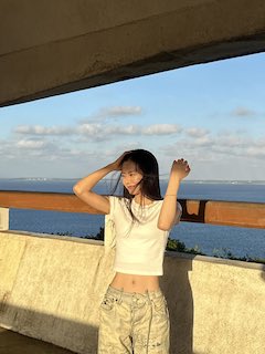 超人気カップルYouTuber 、美くびれ披露でファン圧巻！抜群スタイルが話題に「ビジュが良すぎます…」