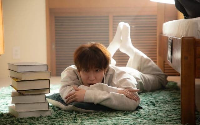 Snow Man・渡辺翔太、オフ感あふれるリラックスショットを公開しファンから”かわいすぎる”の大反響！